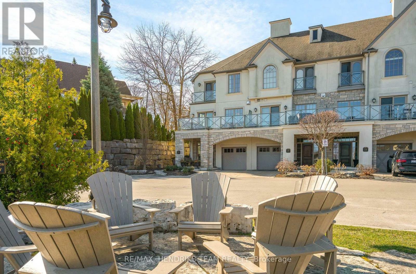 Property Photo: 19 Lake Street 20 ON L3M 0C3