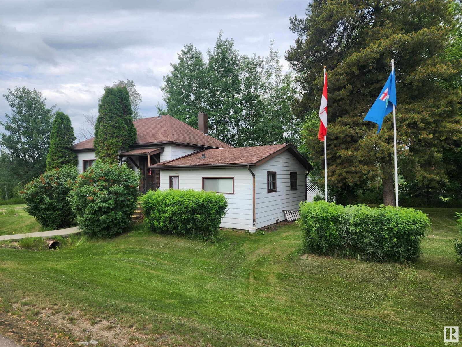 Property Photo: 4902 52 St AB T0G 0R0