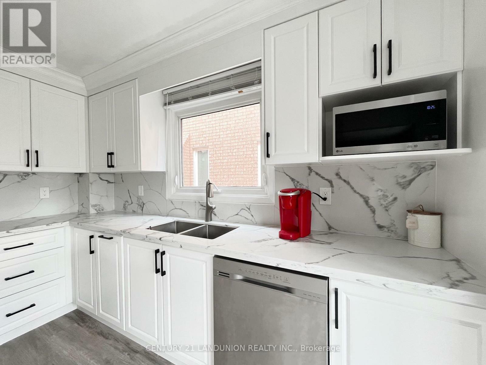 Property Photo: 3333 Hargrove Road ON L5L 4E6