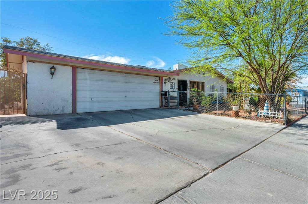 Property Photo: 5135 Via De Palma Drive NV 89146