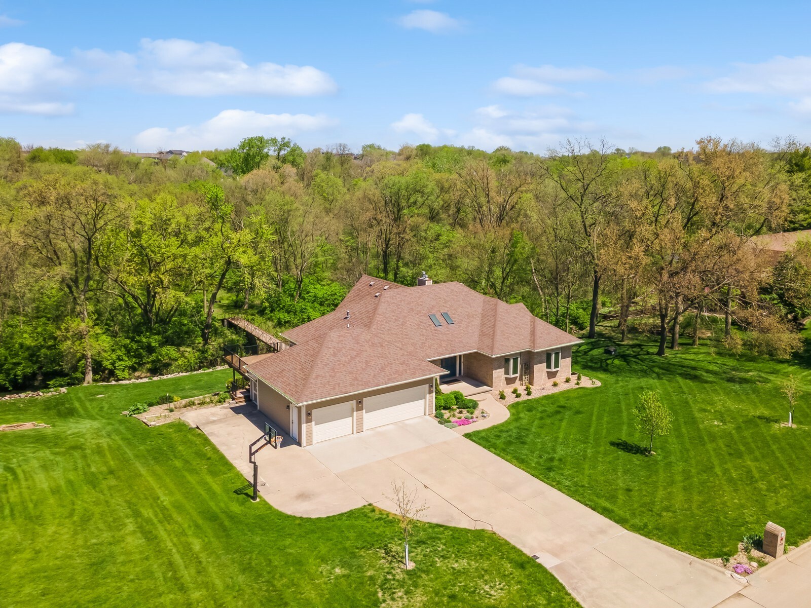 Property Photo: 2734 NE 96th Place IA 50021