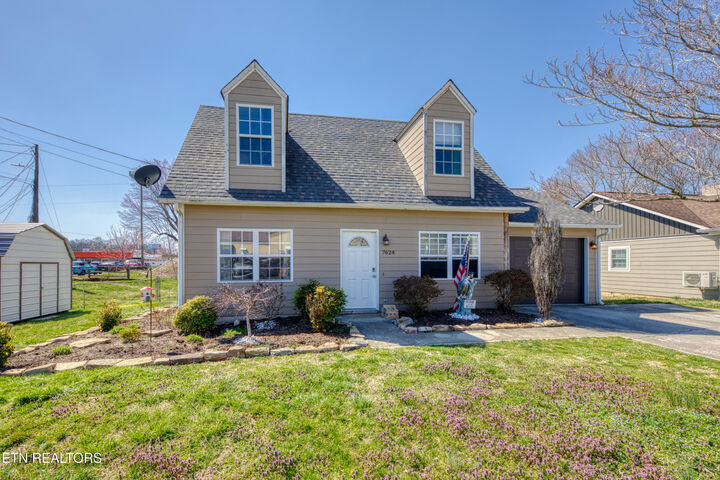 Property Photo: 7624 Camden Rd TN 37849