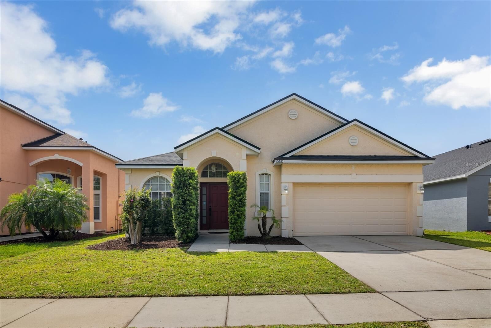 Property Photo: 5523 San Gabriel Way FL 32837