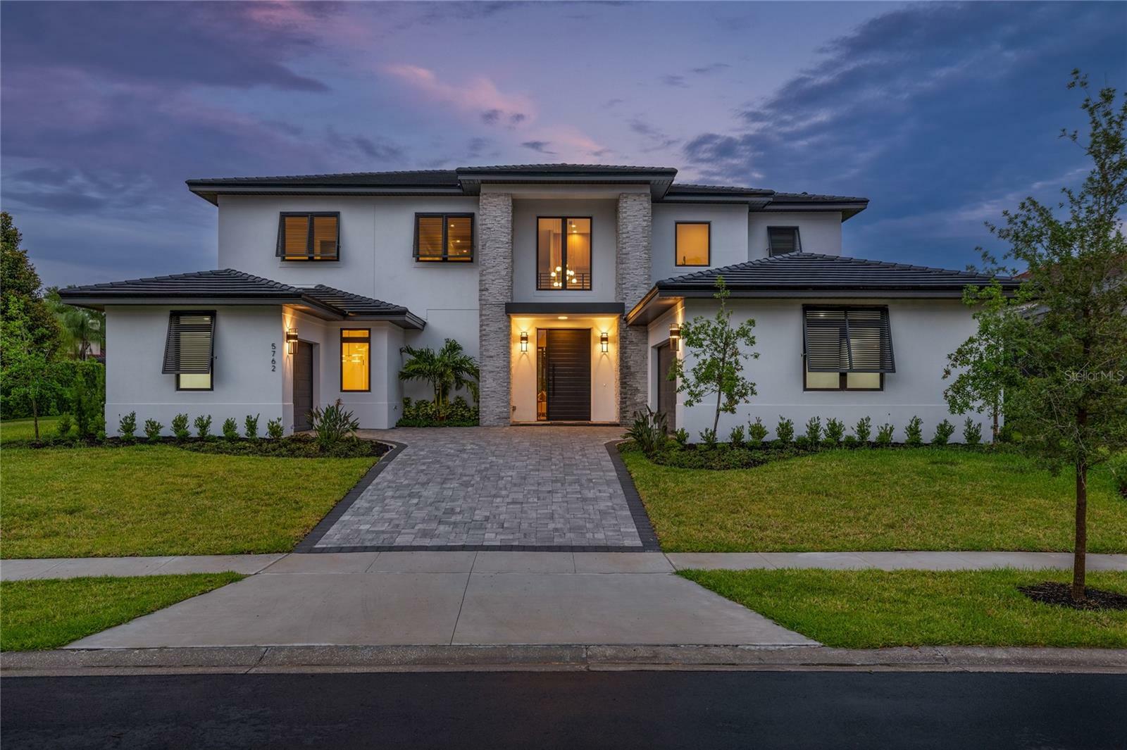 Property Photo: 5762 Emerington Crescent FL 32819