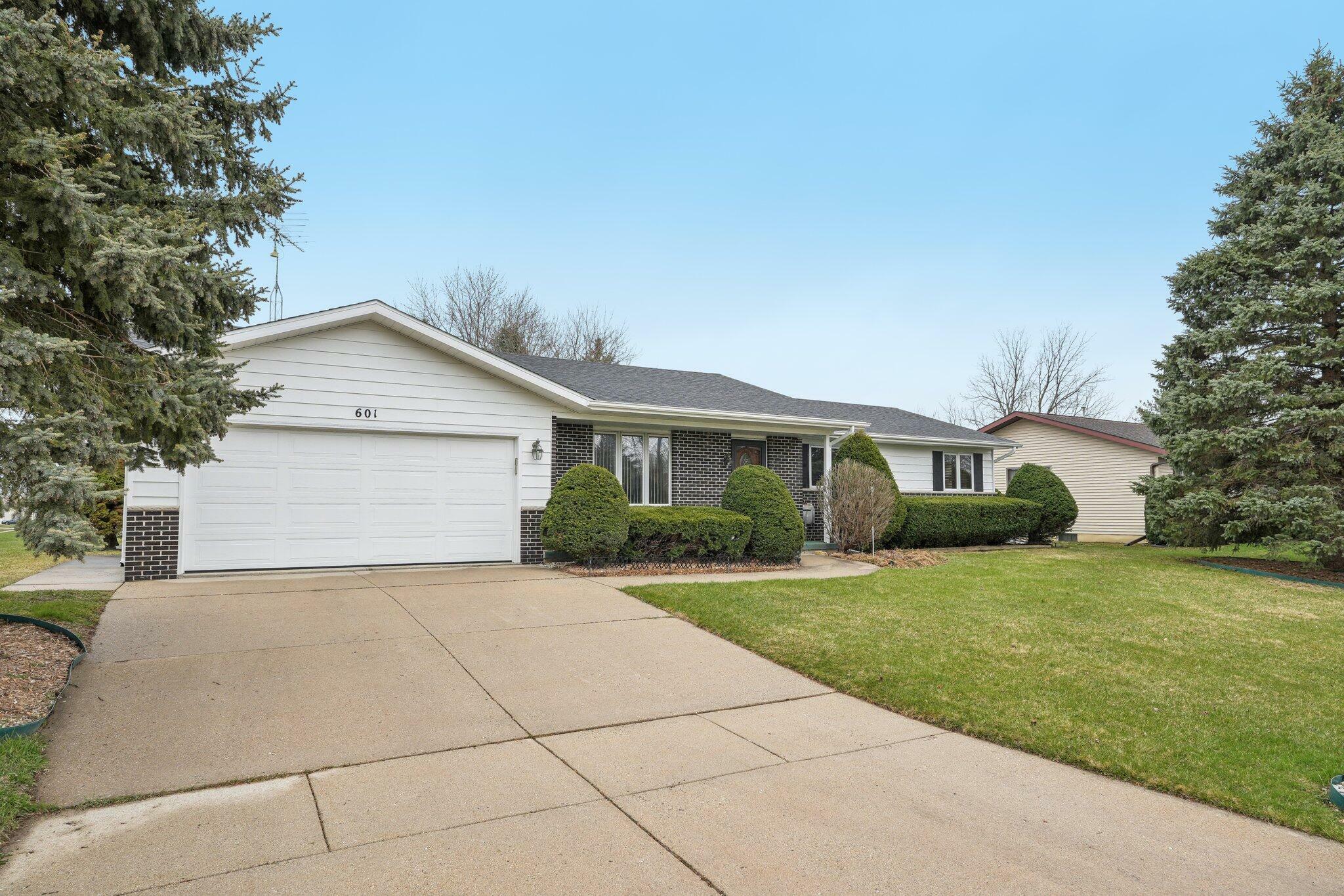 Property Photo: 601 Maple Crest Ln WI 53094