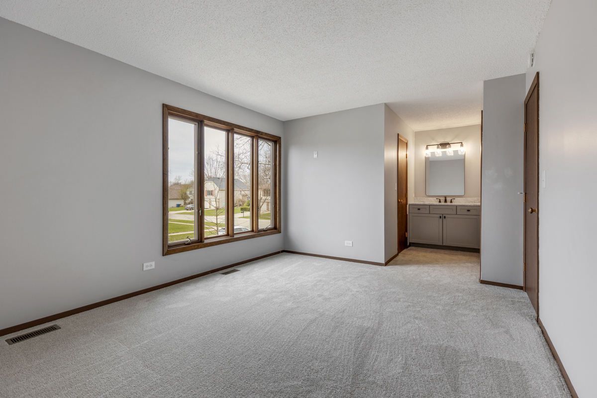 Property Photo: 1097 Washington Street IL 60103