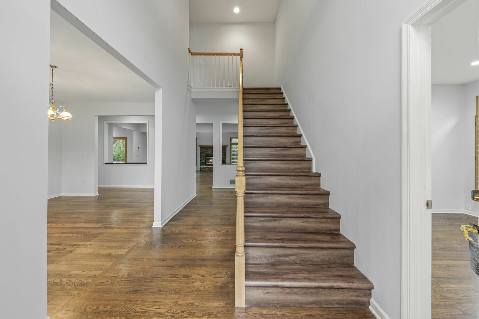 Property Photo: 824 High Ridge Court IL 60561