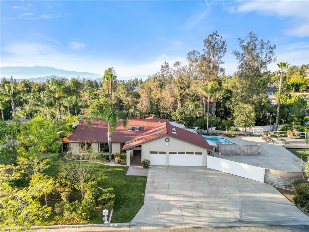 Property Photo: 1123 Muirfield Road CA 92506
