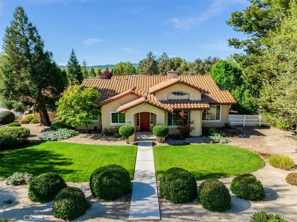 Property Photo:  1725 Briarwood Place  CA 93465 