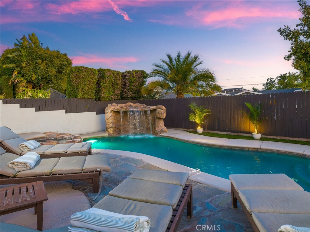 Property Photo: 516 W Acacia Avenue CA 90245