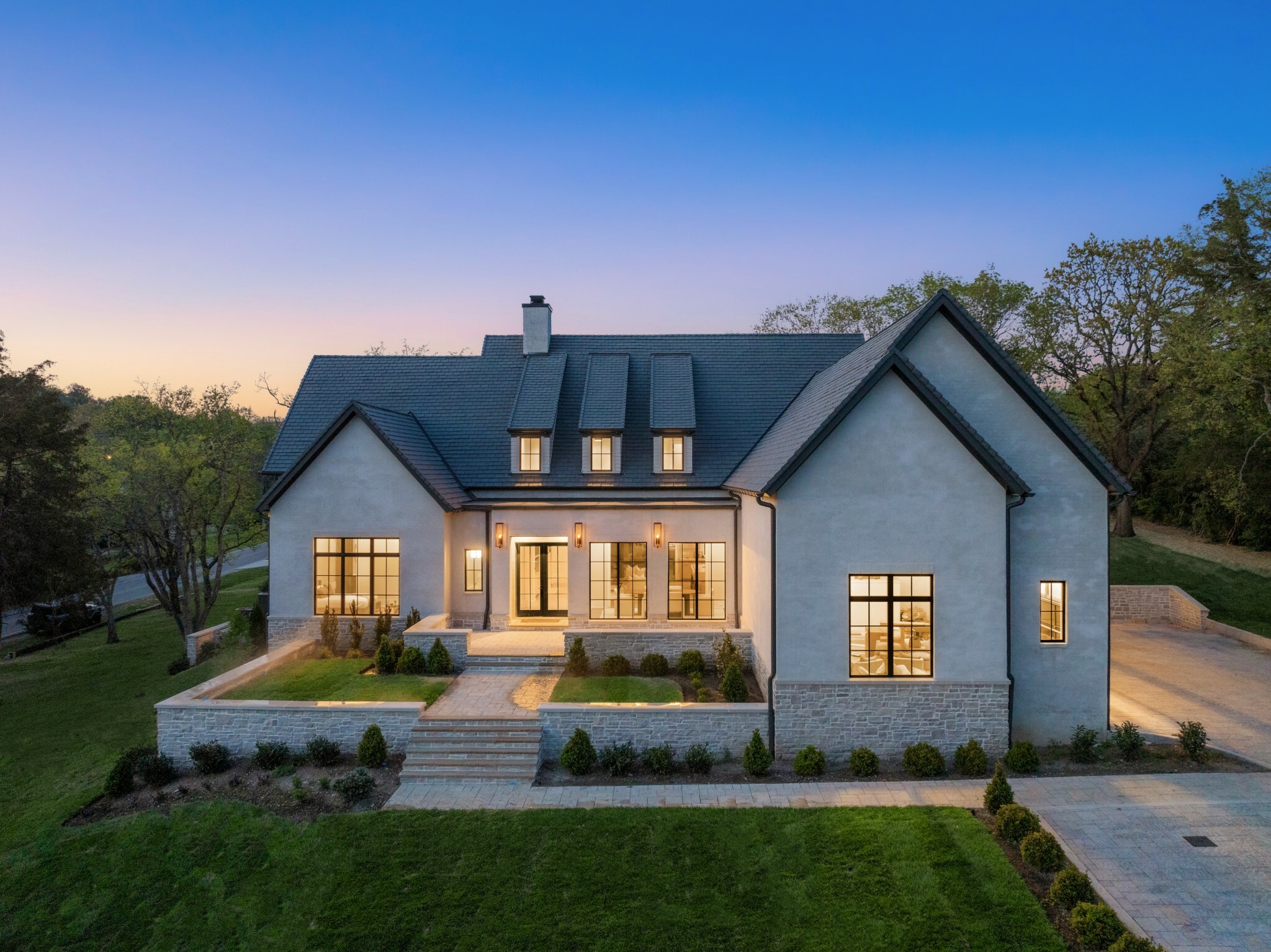 Property Photo: 2408 Hemingway Dr TN 37215