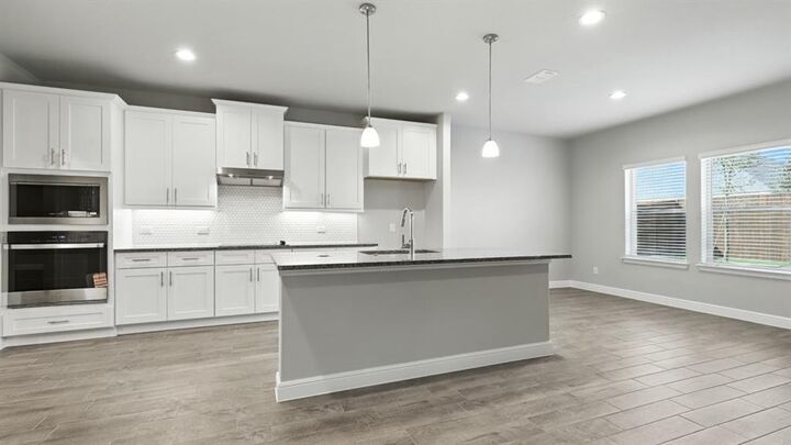 Property Photo: 205 Sydney Lane TX 76063