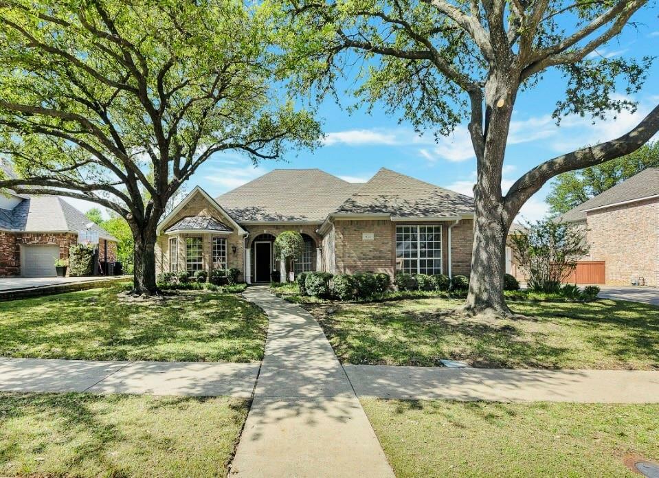 Property Photo: 824 Parkwood Court TX 75072
