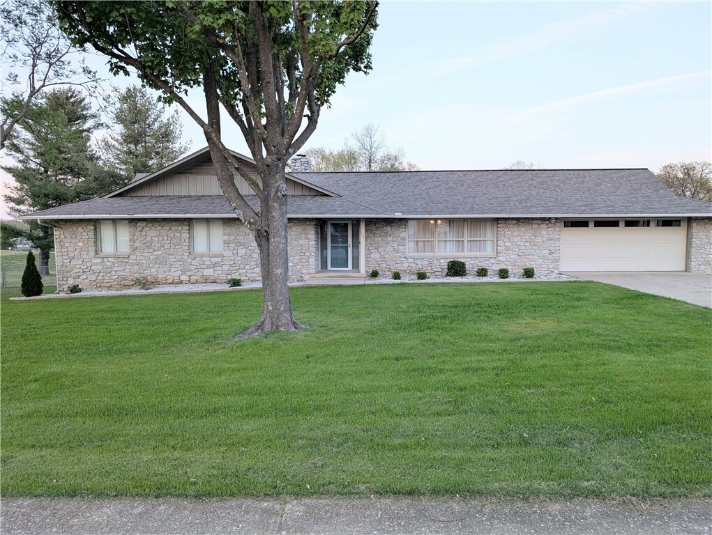 Property Photo: 105 Wren Street AR 72601