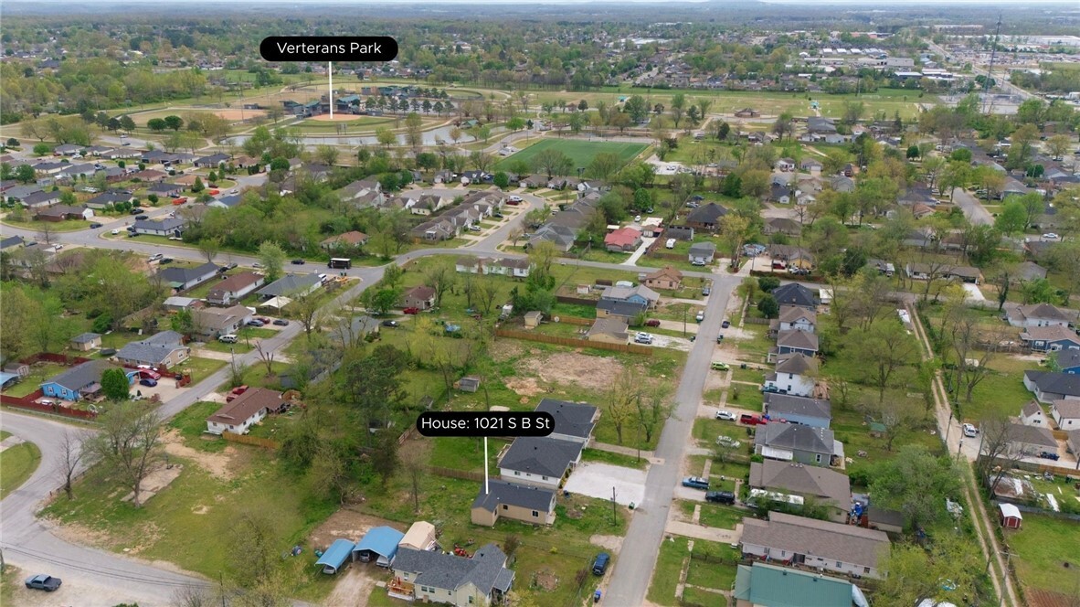 Property Photo: 1021 S B Street AR 72756