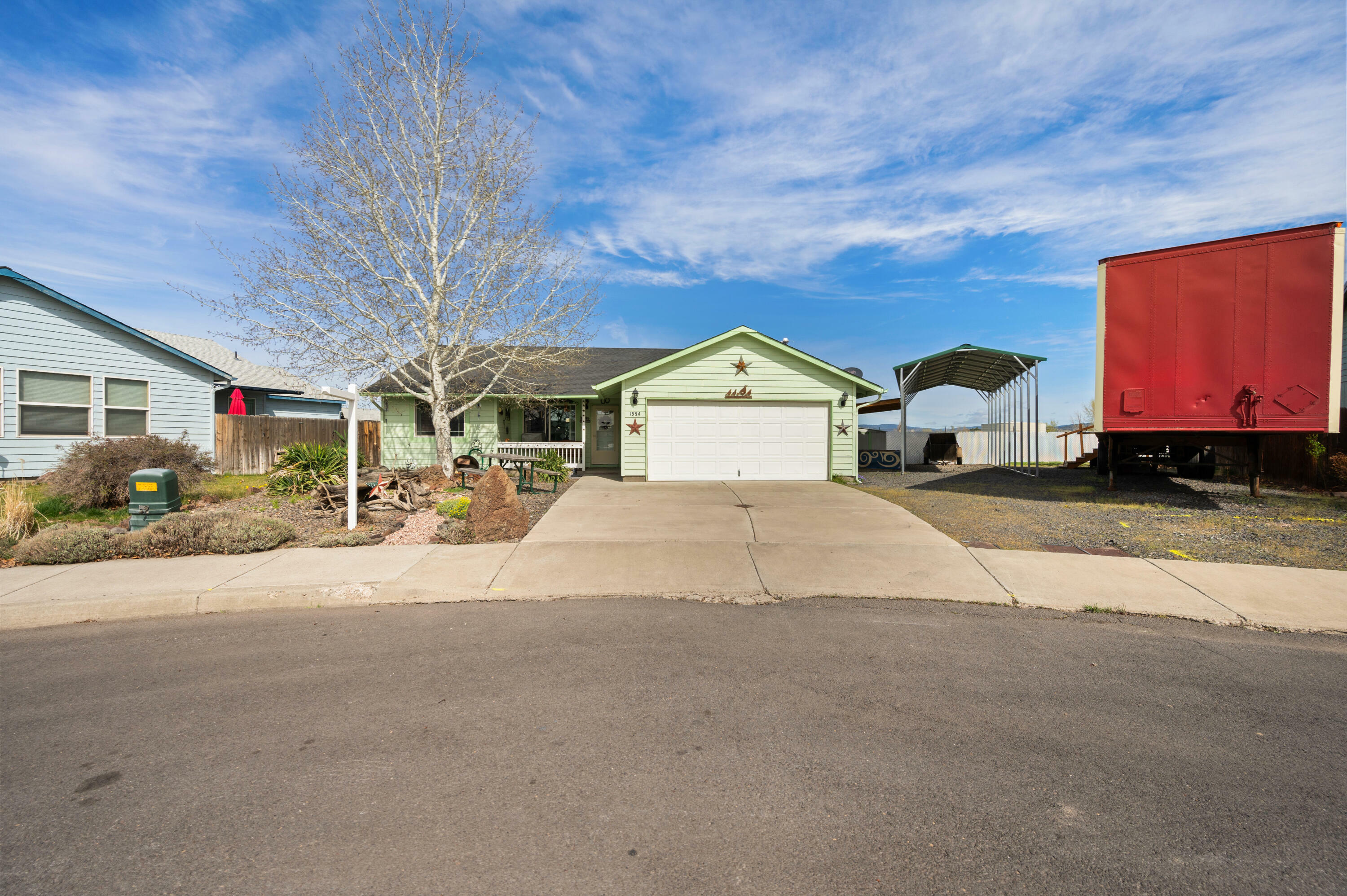 Property Photo: 1554 NE Larry Court OR 97754
