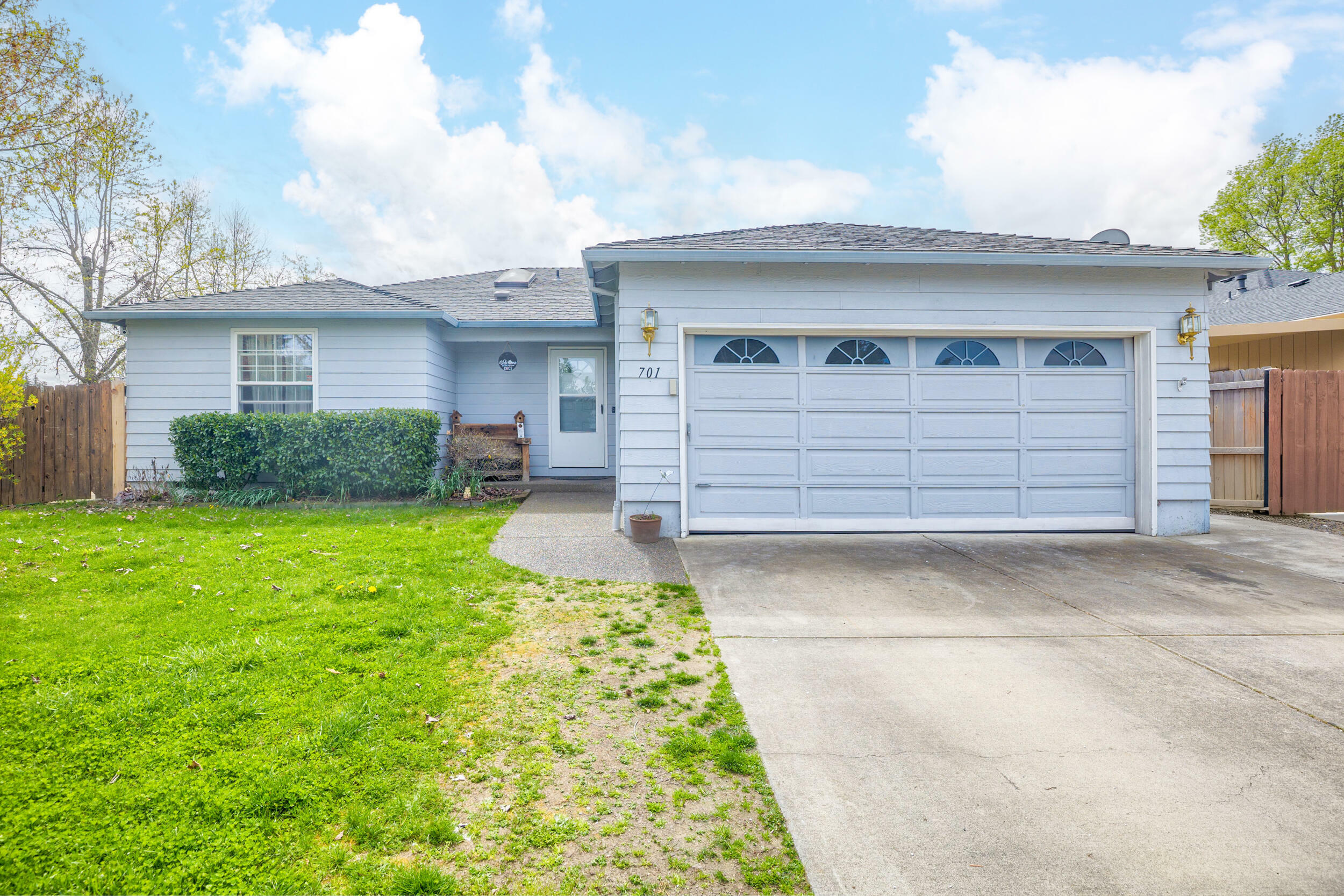 Property Photo: 701 Dane Drive OR 97501