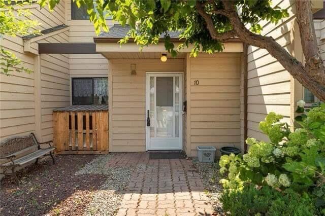 Property Photo: 5300 25th Avenue 10 BC V1T 6R4