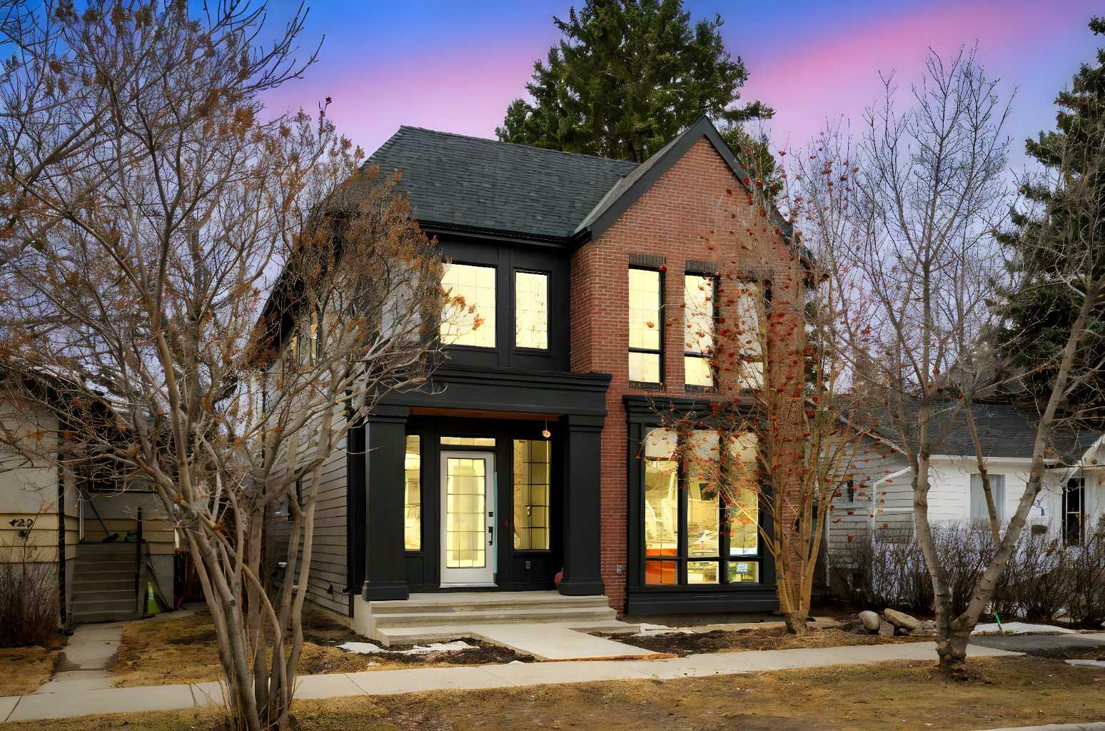 Property Photo: 433 19 Avenue NW AB T2M 0Y5