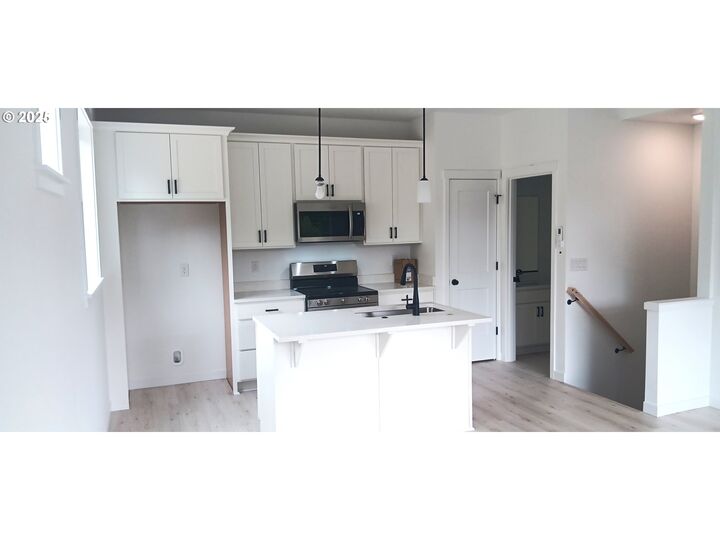 Property Photo: 225 SW Sternwheeler Dr OR 97014