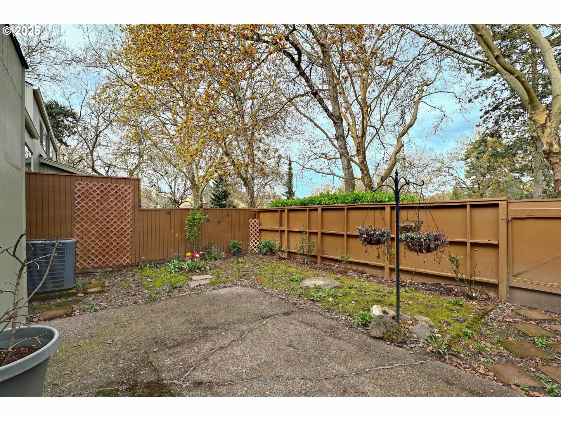 Property Photo:  1725 NW Rolling Hill Dr  OR 97006 