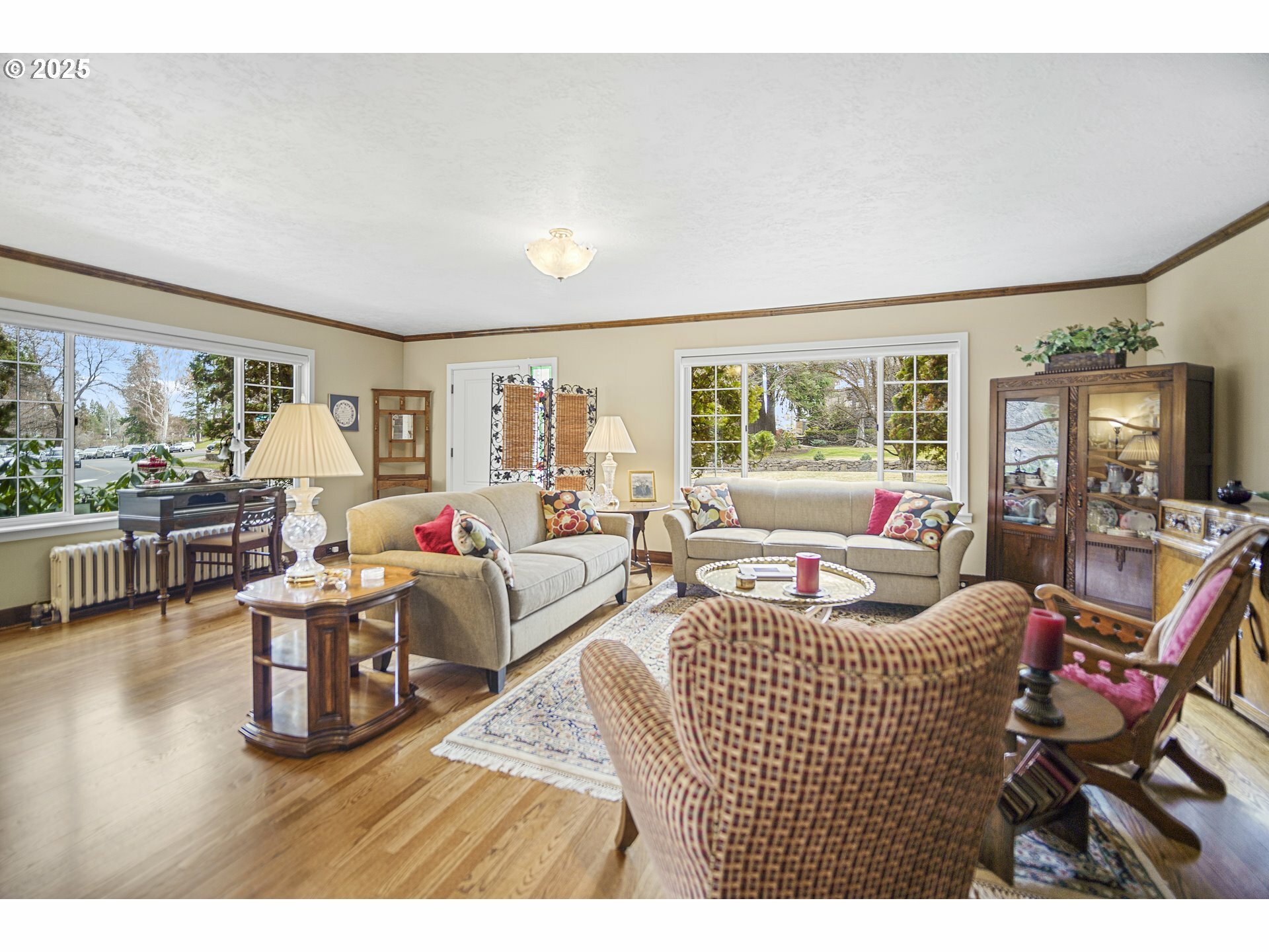 Property Photo: 898 NW Riverside Blvd OR 97703