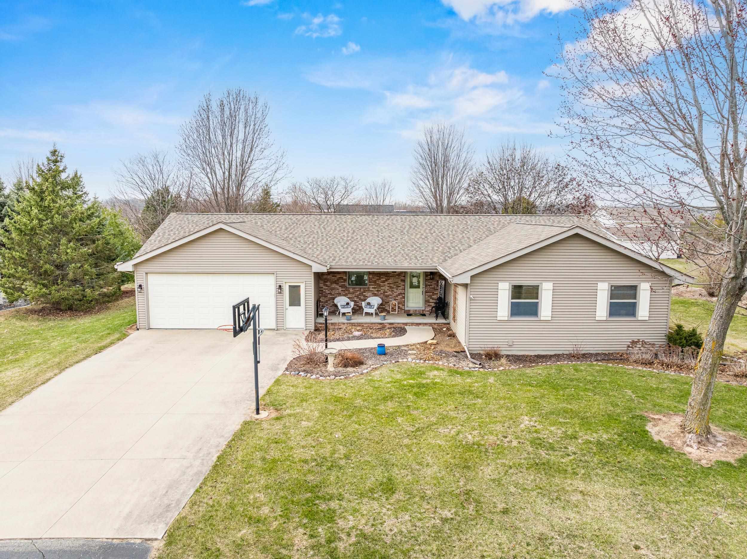 N1777 Ivy Lane  Greenville WI 54942-9014 photo