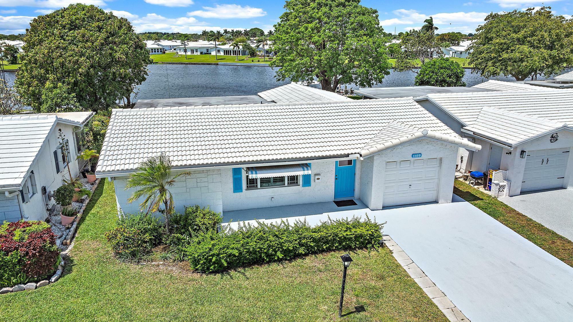 Property Photo: 1109 Florentine Way FL 33426