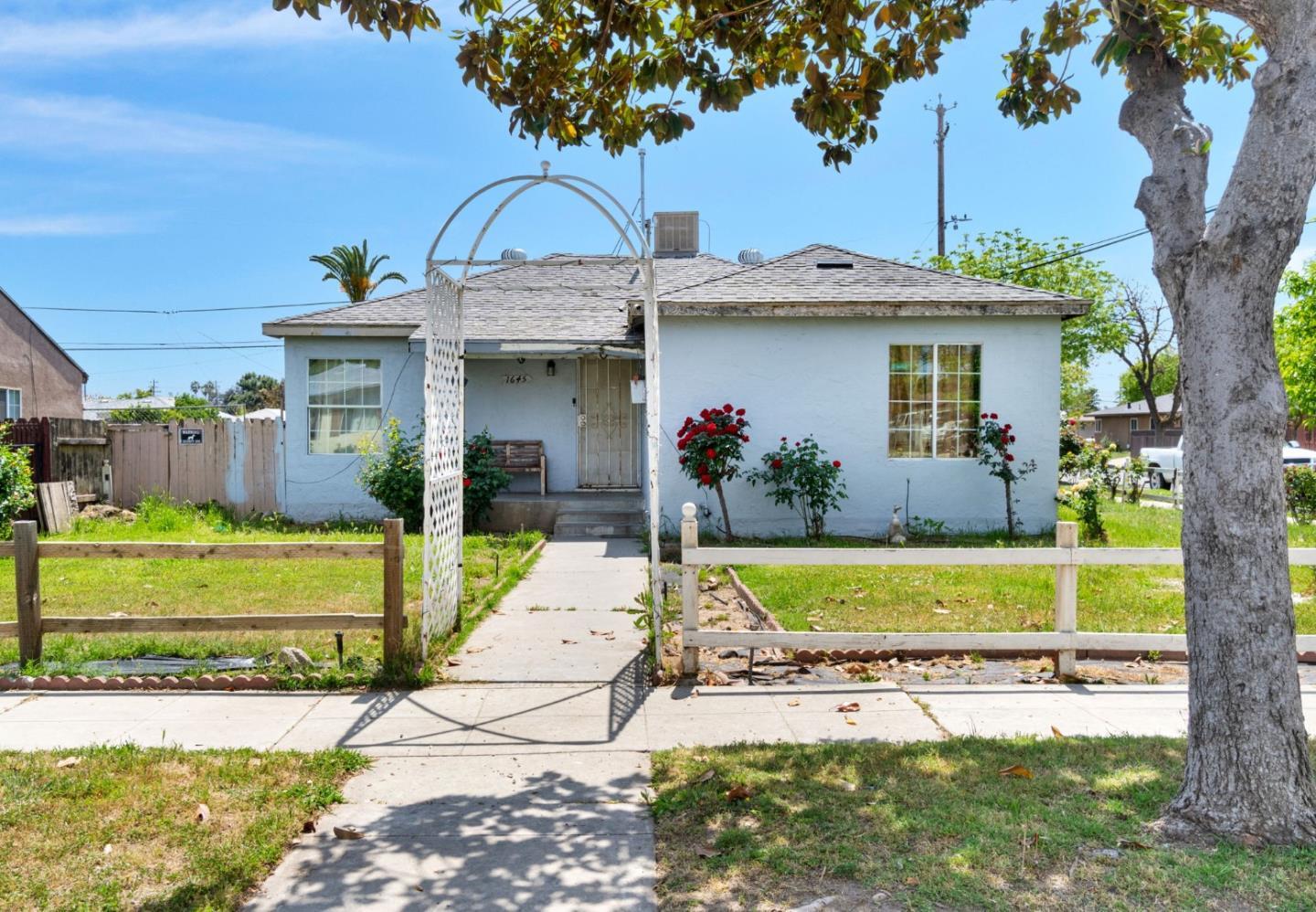 Property Photo: 1645 West Fountain Way CA 93705
