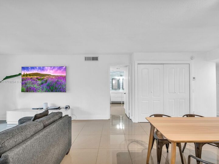 Property Photo:  398 Lakeview Dr 205  FL 33326 