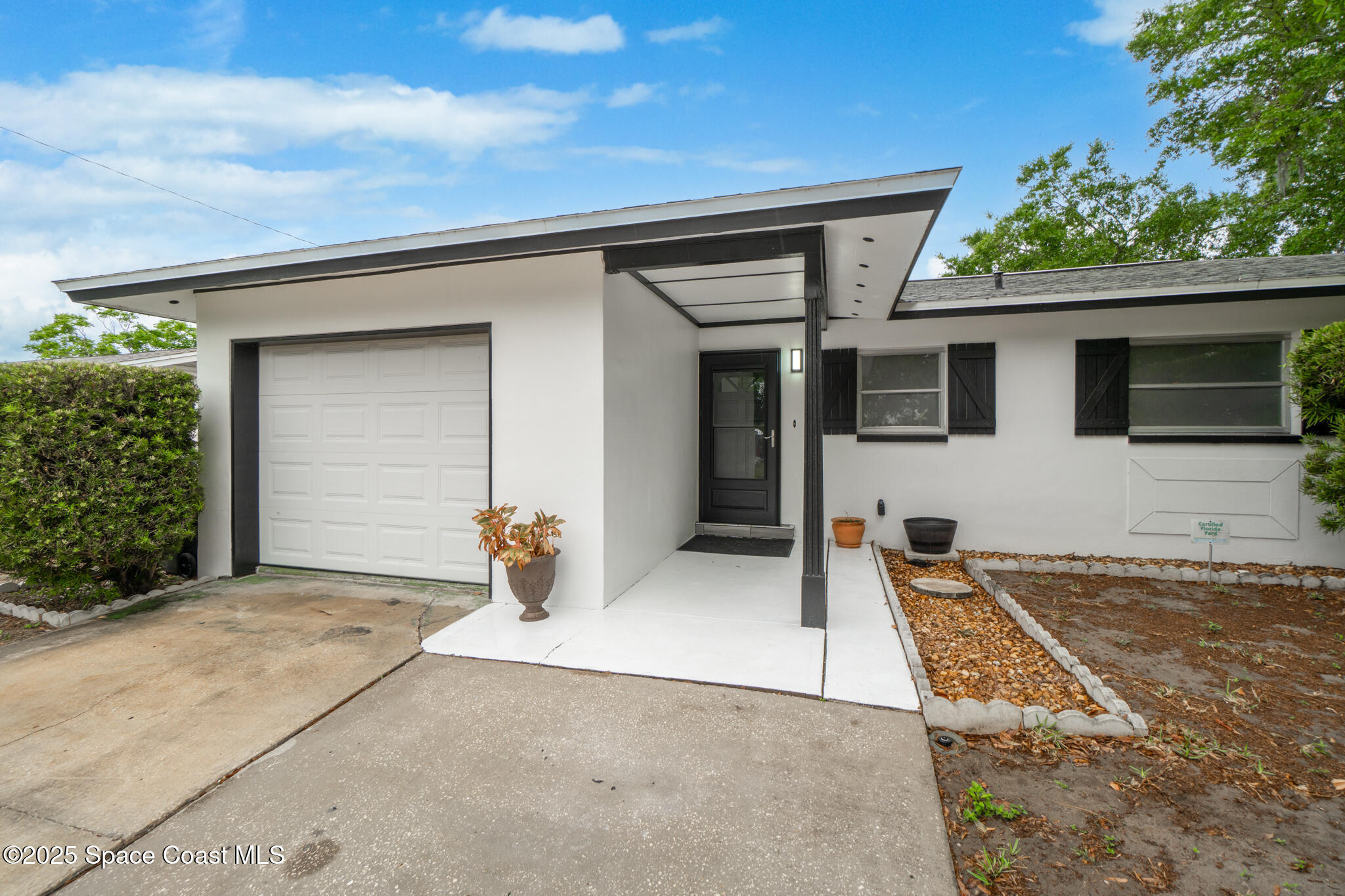 Property Photo: 4070 Baker Avenue FL 32796
