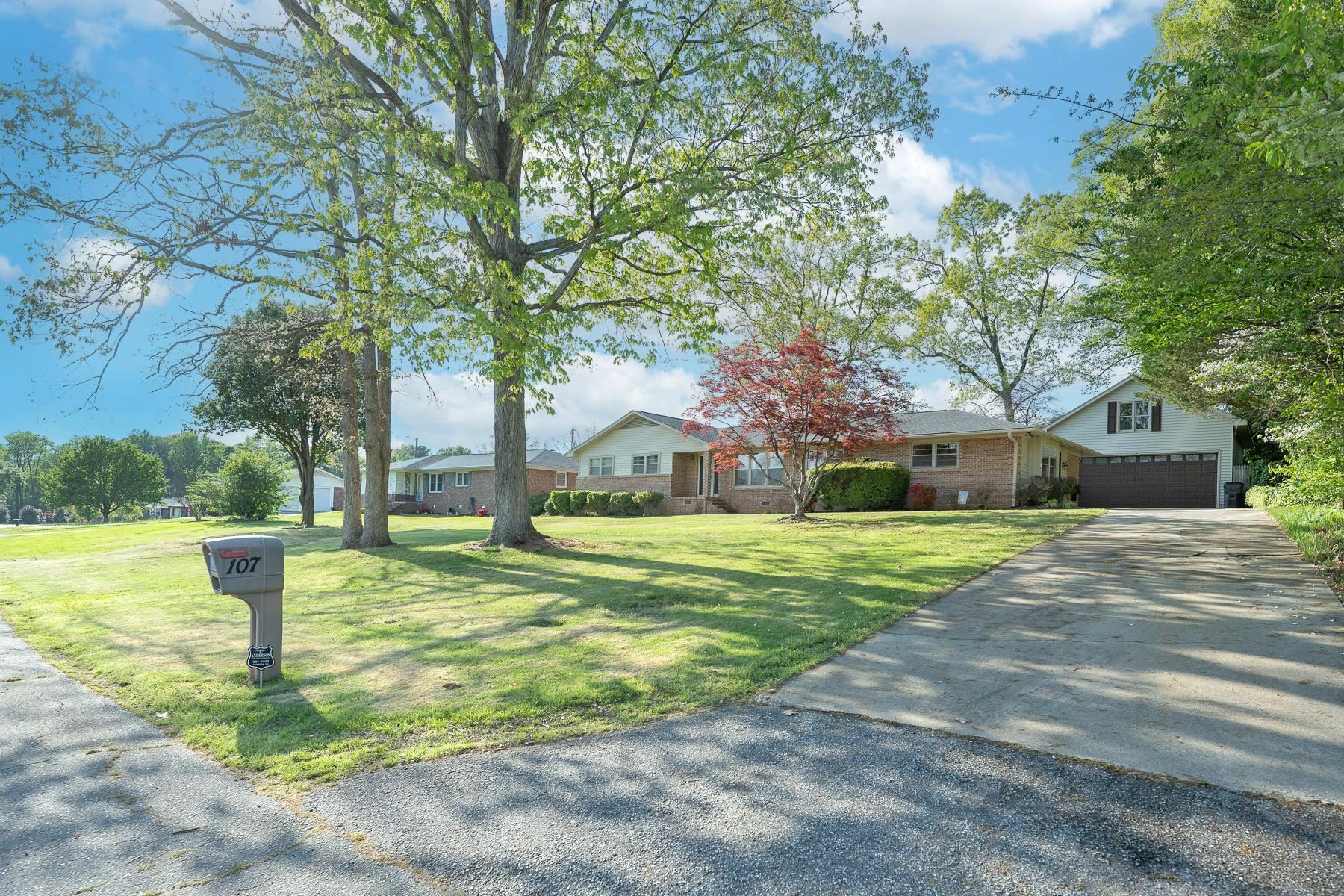 Property Photo: 107 Lullwater Parkway SC 29626