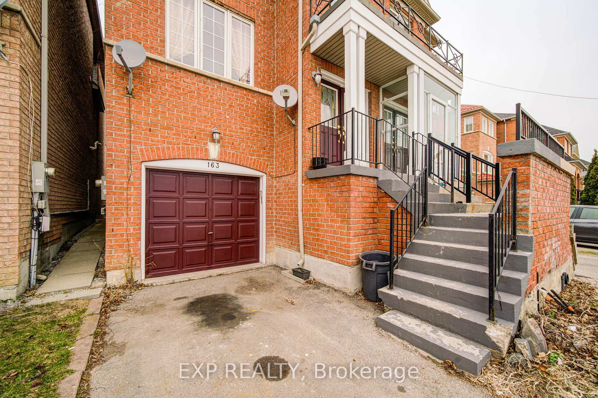 Property Photo: 163 Sassafras Circle ON L4J 8M6