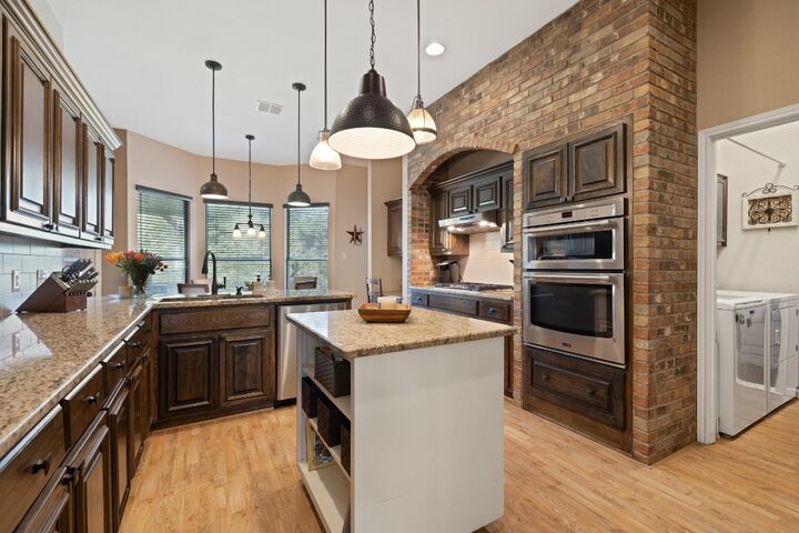 Property Photo: 7303 Bluntleaf Cove TX 78750