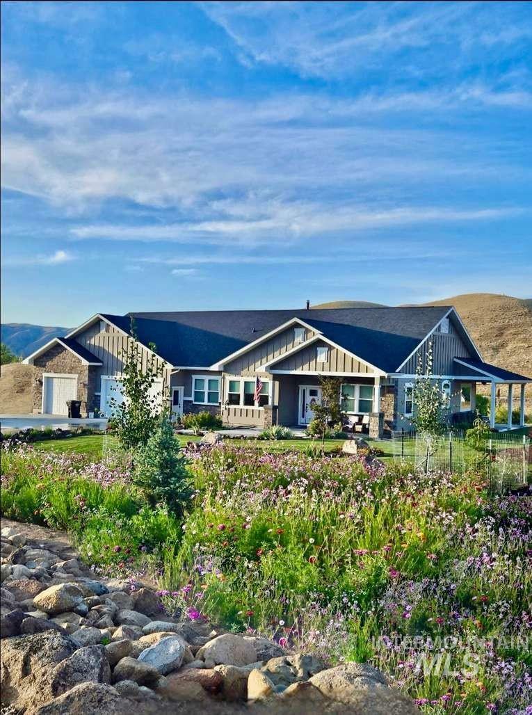 Property Photo: 190 Porter Creek Rd ID 83629