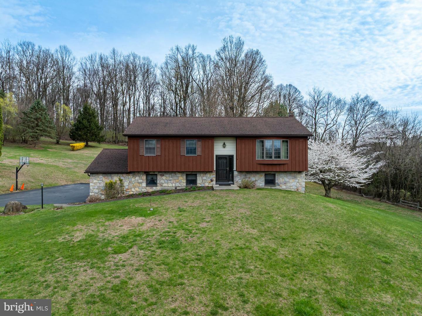 Property Photo: 140 Fredericksville Road PA 19539