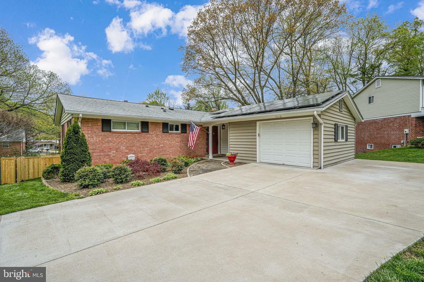 Property Photo: 5116 Thackery Court VA 22032
