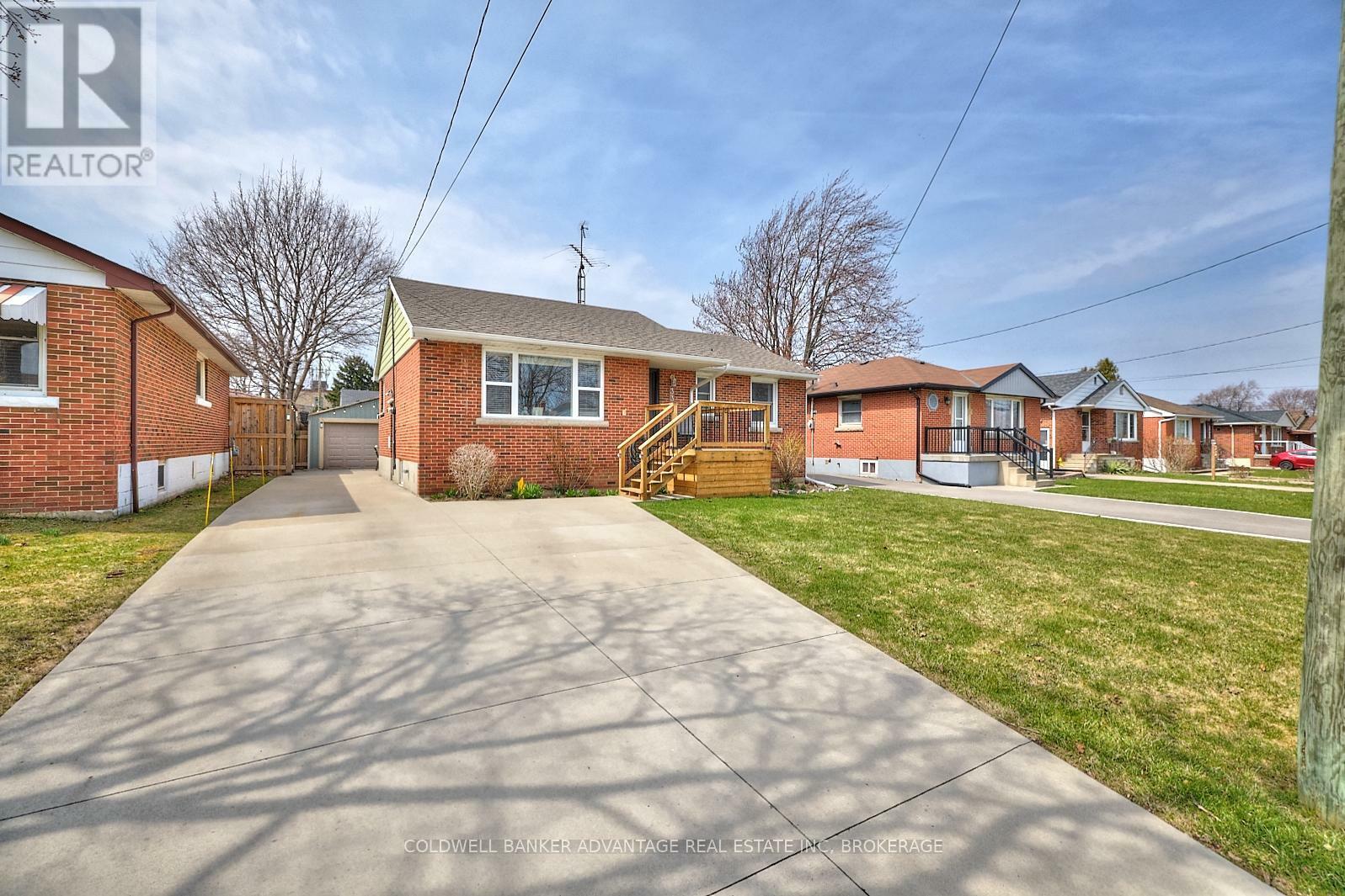 Photo de la propriété: 336 East 16th Street East ON L9A 4J9