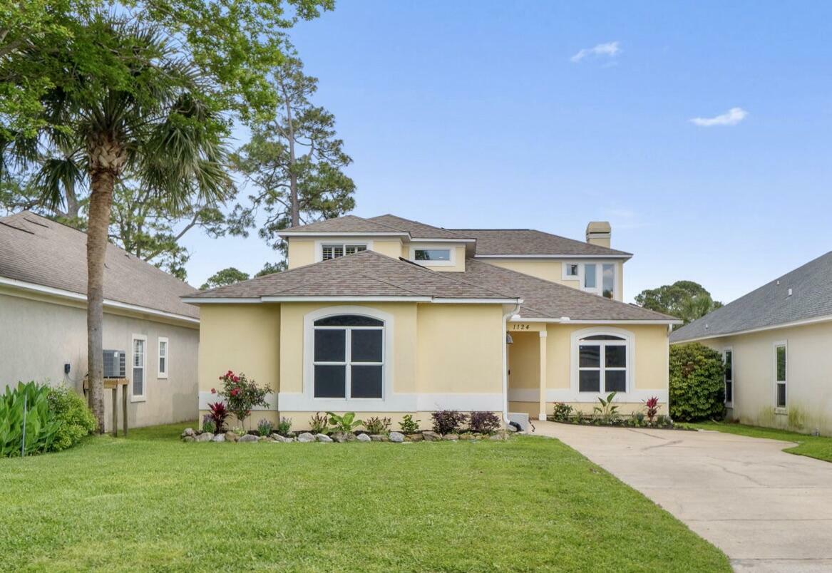 Property Photo: 1124 Willowood Circle FL 32563