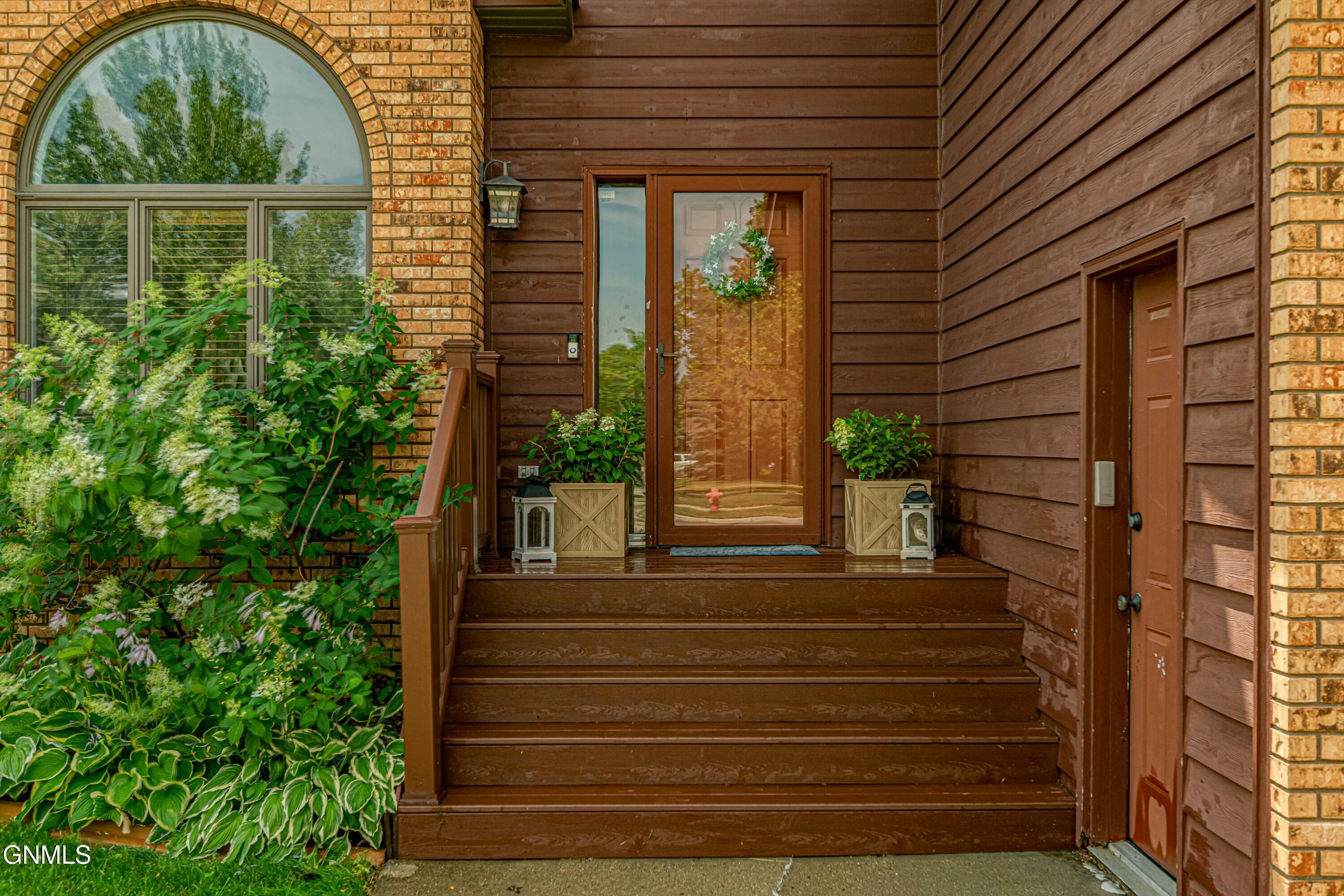 Property Photo: 1739 Country West Road ND 58503