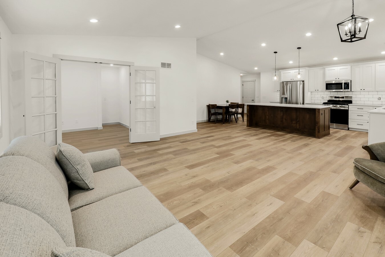 Property Photo: 1009 E 6th Street IA 50219