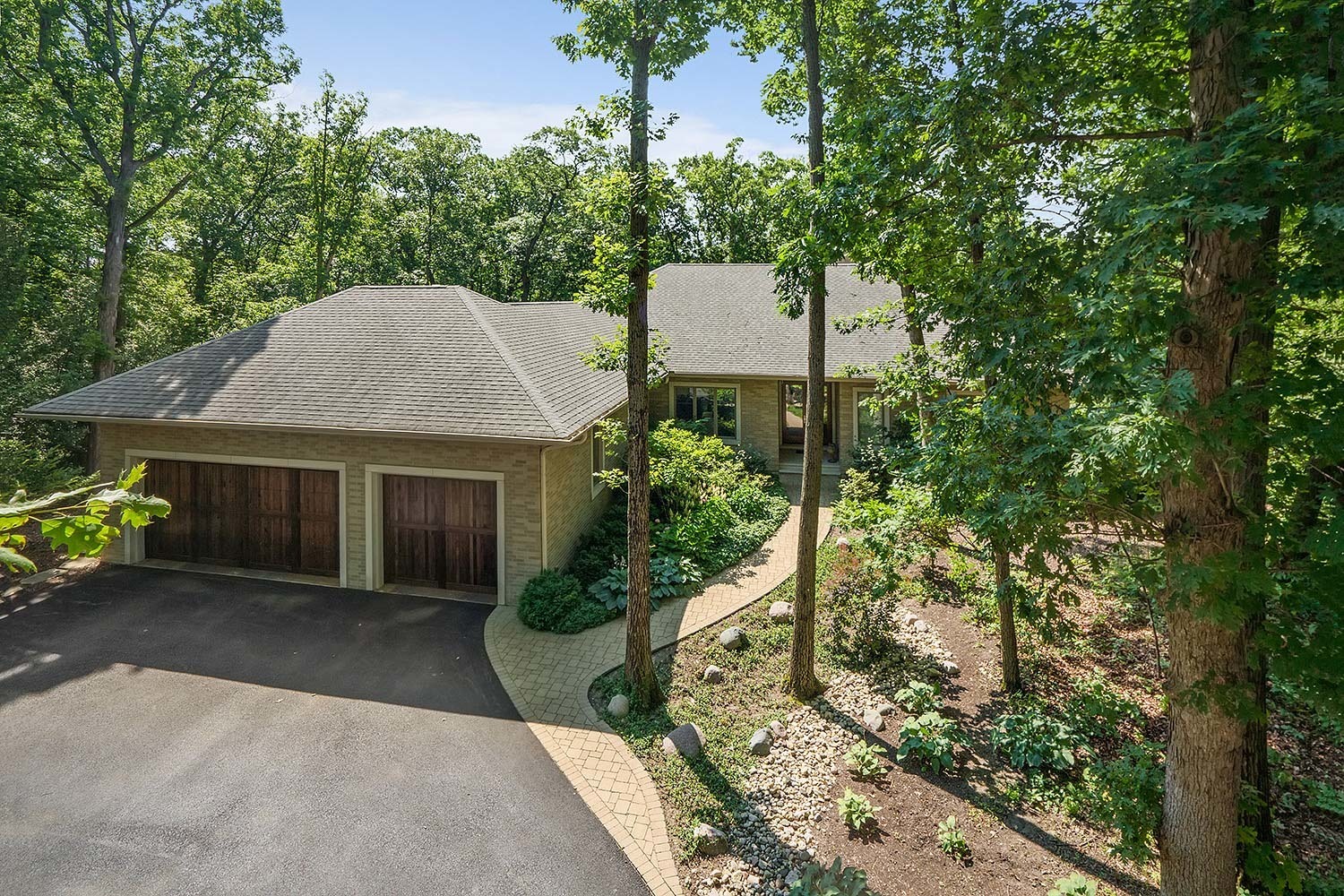 Property Photo: 1340 Edgewood Lane IL 60062