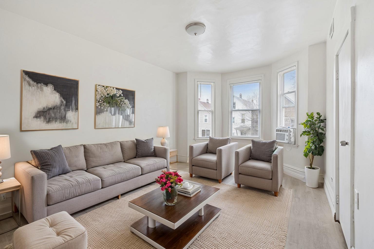 Property Photo: 8231 S Coles Avenue 2 IL 60617
