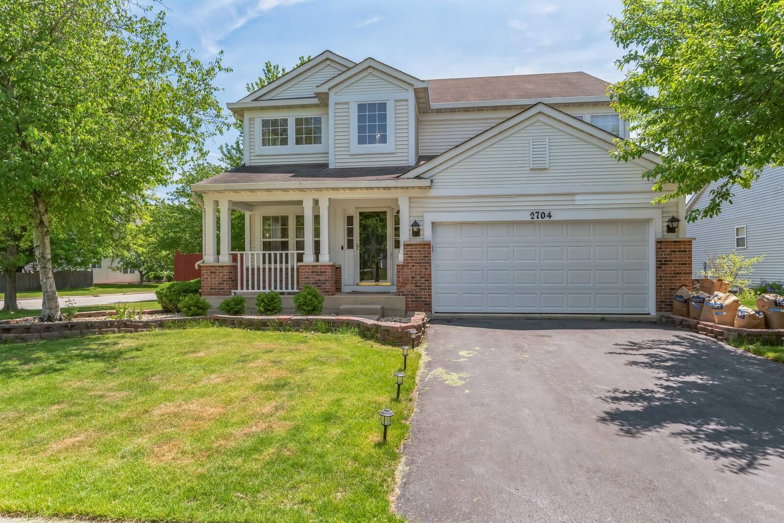 Property Photo: 2704 Flagstone Circle IL 60564