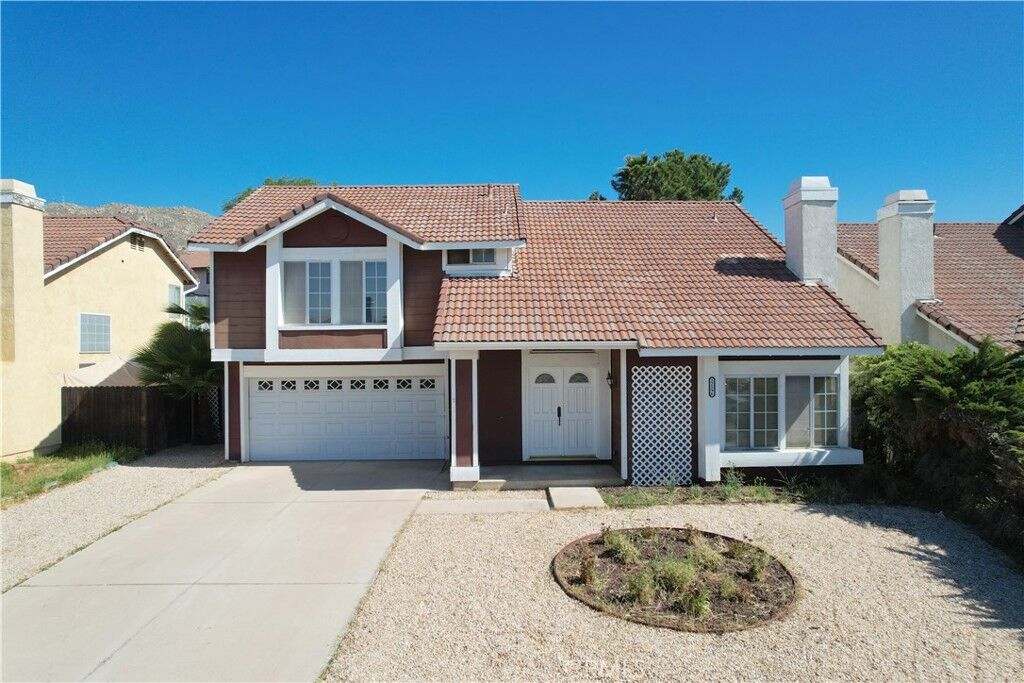 Property Photo:  22596 Kinross Lane  CA 92557 