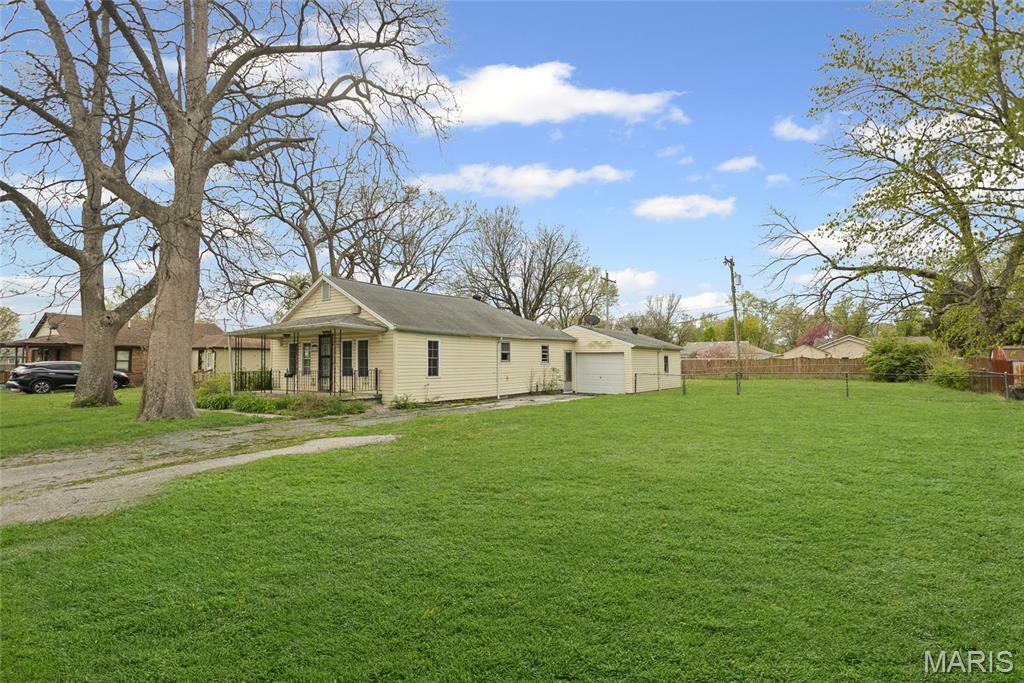 Property Photo: 2915 Roosevelt Avenue IL 62040