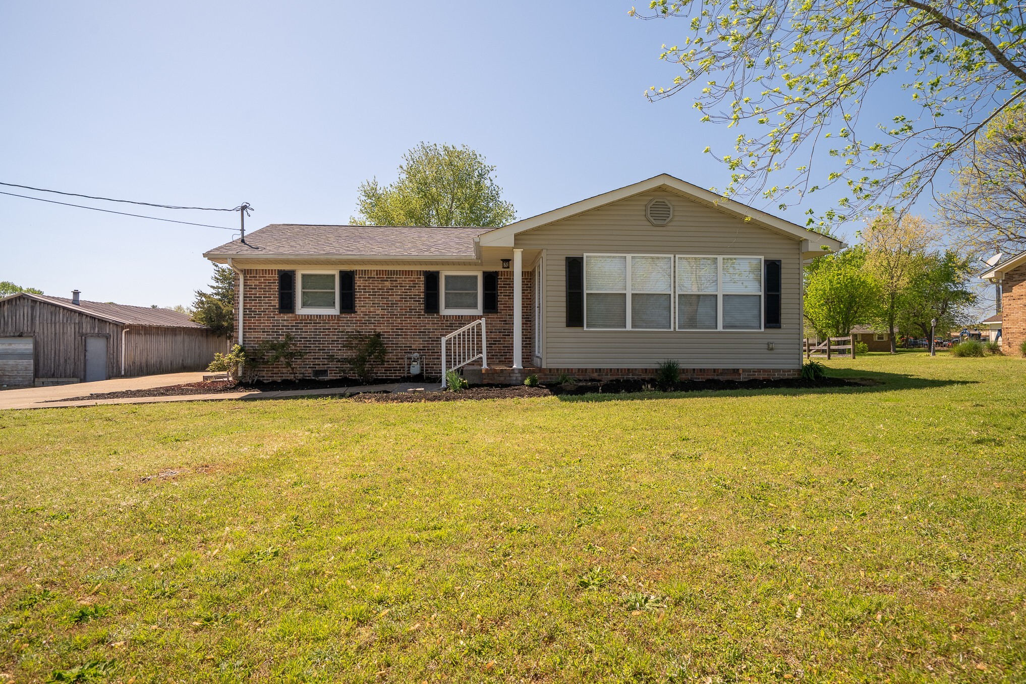 Property Photo:  213 Smith Cir  TN 38469 
