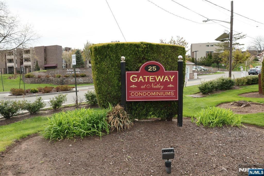 Property Photo: 25 River B10 NJ 07110
