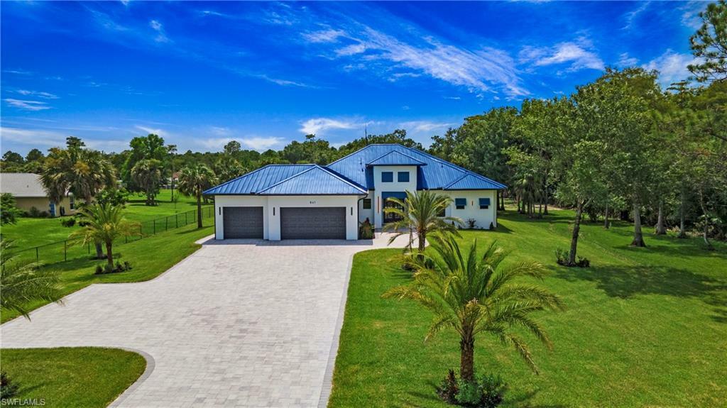 Property Photo:  841 10th St NE  FL 34120 