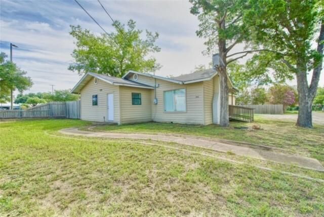 Property Photo: 816 E Milam Street TX 76667